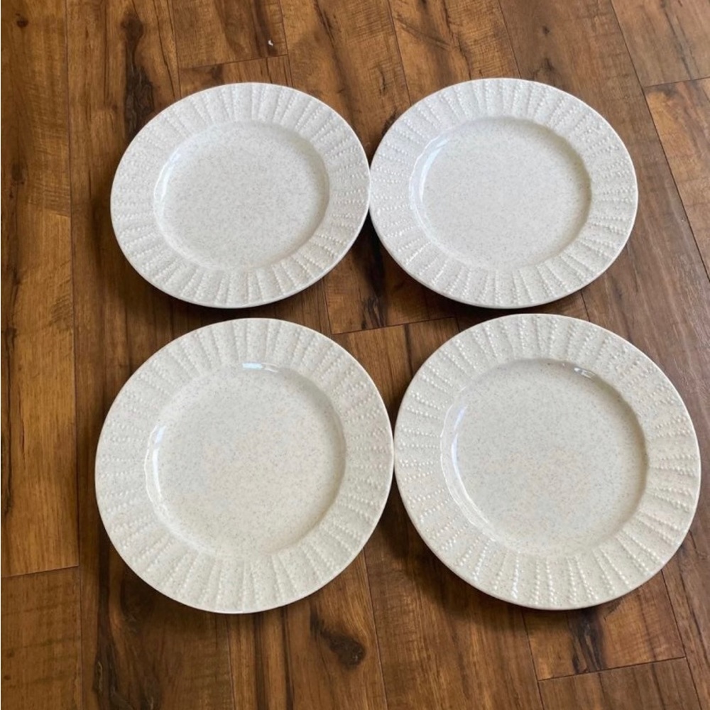 Deartis set of four dinner plates made in Portugal these are beautiful